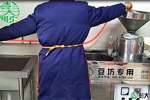 100型豆腐專用豆腐機生成現(xiàn)場